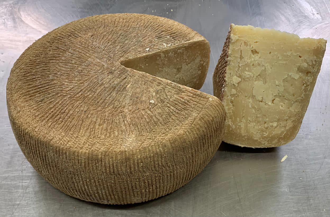 Pecorino con caglio di agnello,edizione limitata stagionatura 2 anni con